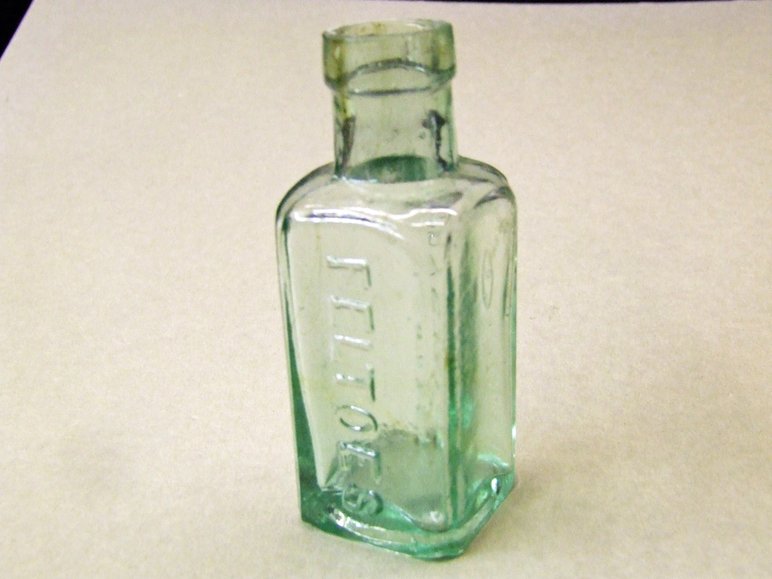 Fentons Condiment bottle. Bill Bagley Glass