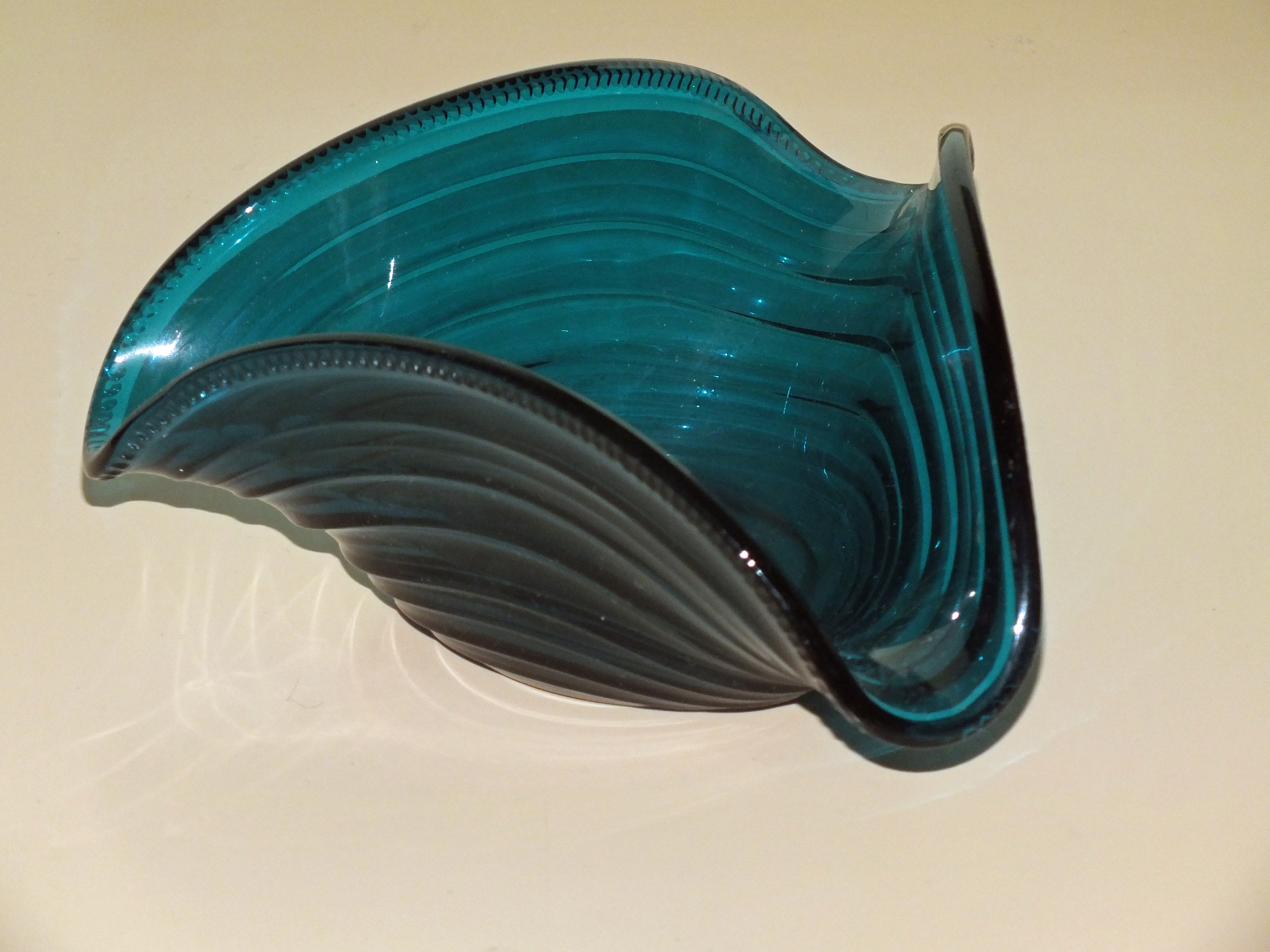 Cased and ribbed bowl Bill Bagley Glass