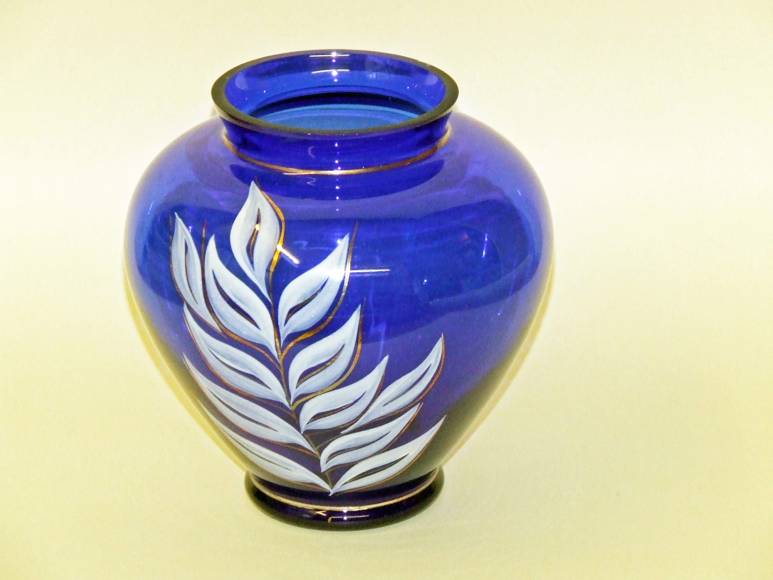 Hand painted blue glass vase. Bill Bagley Glass